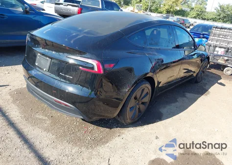 2025 Tesla Model 3 Long Range All-Wheel Drive z USA, uszkodzony, nr VIN 5YJ3E1EB4SF053030